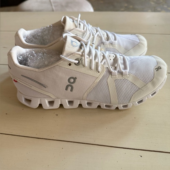 White Athletic Sneakers by On. Lightweight Cloudtec Swiss engineering. Sz 7.5. - Picture 3 of 5